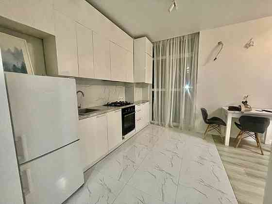 Оренда квартири у новобудові з відкритим балконом Львов