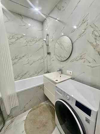 Оренда квартири у новобудові з відкритим балконом Львов