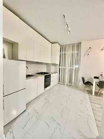 Оренда квартири у новобудові з відкритим балконом Львов