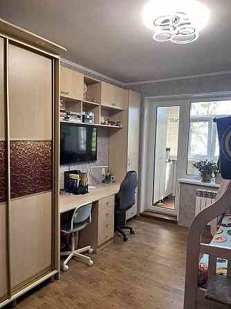 Продам 2-кімнатку квартиру Лозовая