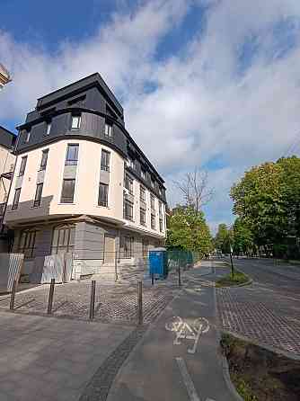 Продаж 3-кімнатної дворівневої квартири з мансардою на вул. Пекарська Львов