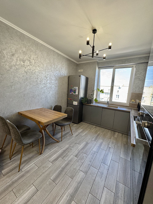 Продаж 3 кімнатної квартири з ремонтом в новобудові Пустомыты - изображение 1