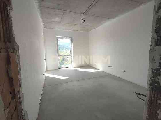 Продається 4 кімнатна квартира в новобудові в м. Хуст Хуст