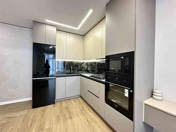 Повністю укомплектована півторачка в центрі! Ивано-Франковск