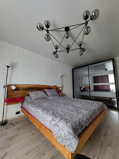 Сучасна світла 2-х кімнатна квартира в стилі Лофт Краматорск - изображение 1