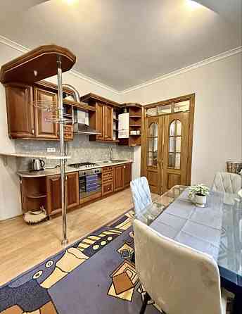 Продаж затишної 2 кім.квартири у ближньому центрі /вул . Остряниці Львов