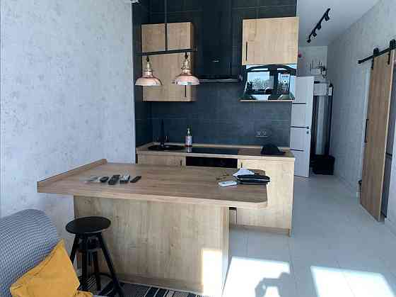 ЖК "50 Жемчужина", 1 комн с ремонт и мебелью, большой балкон, 7 этаж. Одеса