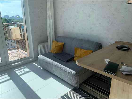 ЖК "50 Жемчужина", 1 комн с ремонт и мебелью, большой балкон, 7 этаж. Одеса