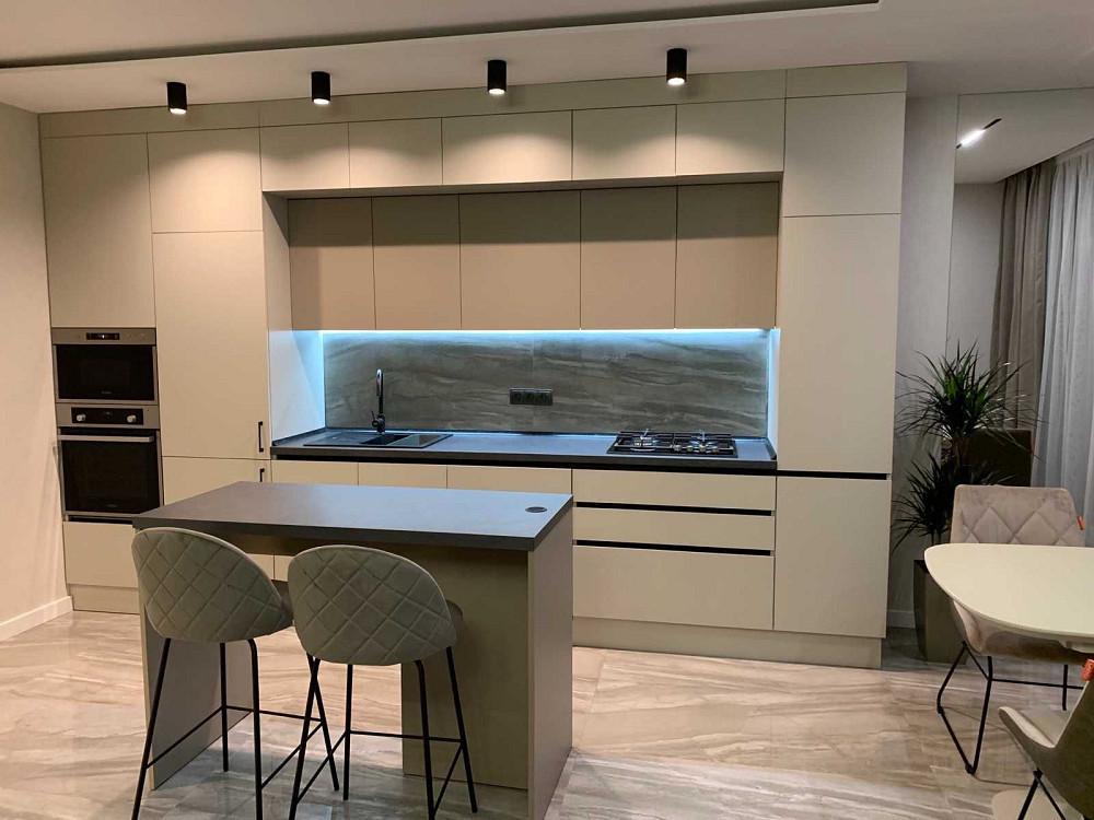 Оренда стильної 1-кімнатної квартири з кухнею-вітальнею в ЖК Семицвіт Львов - изображение 1