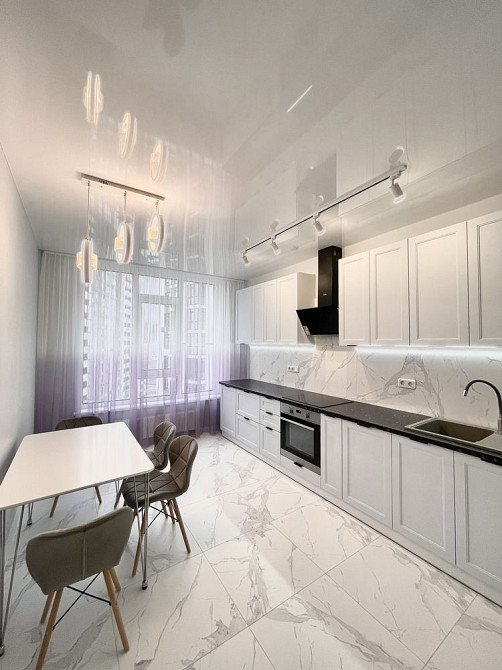 Стильна та затишна квартира в ЖК «Сучасний квартал» Киев - изображение 1