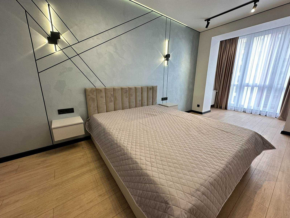 Продам стильну, з якісним ремонтом велику 1 кімнатну квартиру в центрі Івано-Франківськ - зображення 2