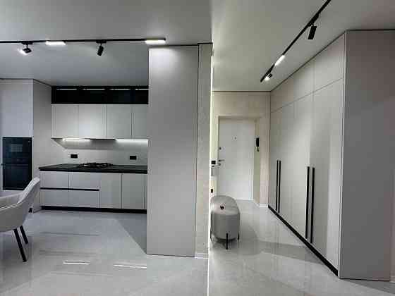 Неймовірна 3к неподалік озера та парку Ивано-Франковск