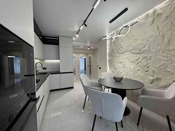 Неймовірна 3к неподалік озера та парку Ивано-Франковск