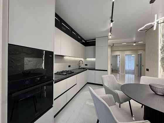 Неймовірна 3к неподалік озера та парку Ивано-Франковск