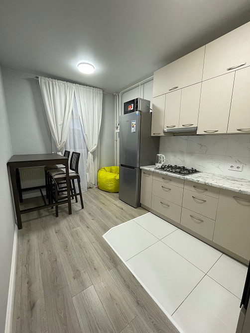 Продаж однокімнатної квартири з ремонтом в ЖК Парк Таун, ліс, сосни Гостомель - изображение 1