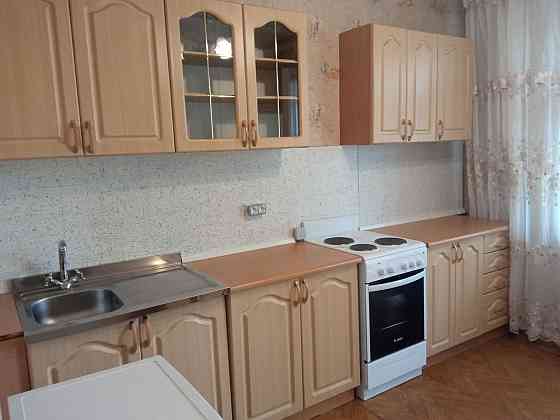 Довгострокова оренда однокімнатної квартири по вул. Лариса Руденко Киев