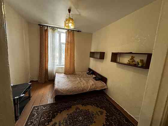 2 кімнатна квартира в центрі біля скверу! Сарай! Одесса