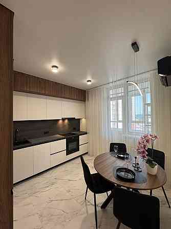 Продам 2-кім кв в ЖК Навігатор з шикарним ремонтом пров.Балтійський 3а Киев