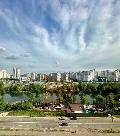 Продаж 3к квартири вул. Срібнокільська  8 Київ