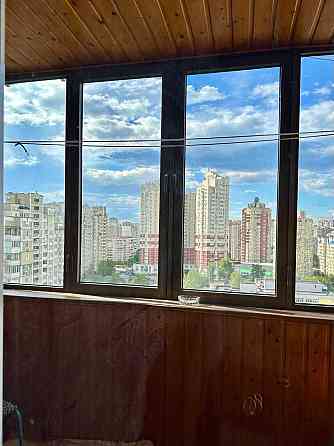 Продаж 3к квартири вул. Срібнокільська  8 Київ