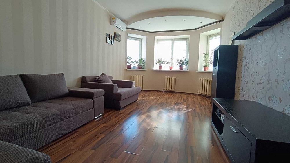 Простора 1- кімната квартира в центрі Бучі з чудовим видом Буча - изображение 5