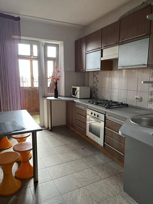 Трикімнатна квартира в районі Автовокзалу Ровно - изображение 1