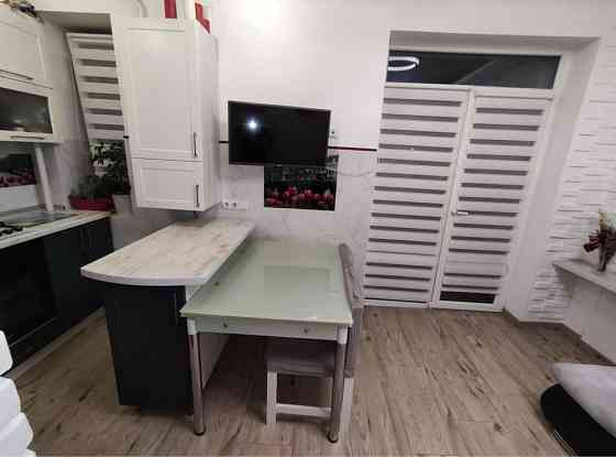 Продаж двокімнатноі квартири поруч парку та озера. Івано-Франківськ