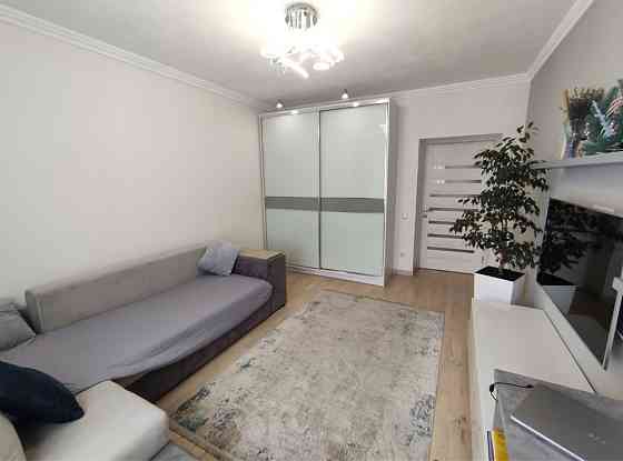 Продаж двокімнатноі квартири поруч парку та озера. Івано-Франківськ