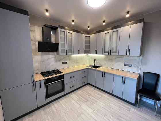 Простора 2К квартира з ремонтом поруч парк Центральний Ирпень