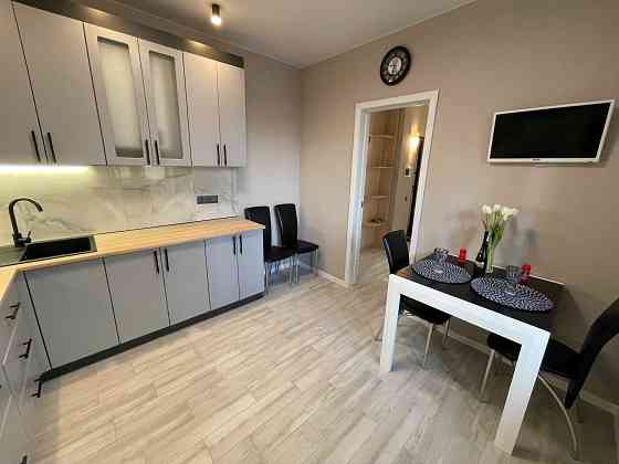 Простора 2К квартира з ремонтом поруч парк Центральний Ирпень