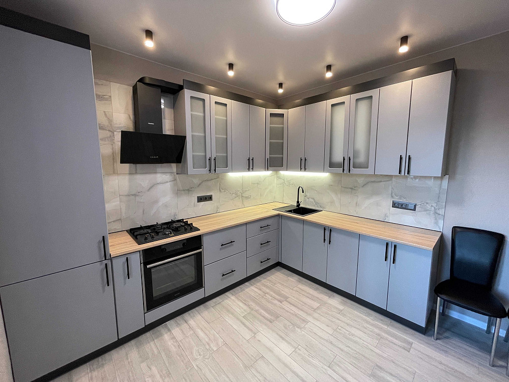 Простора 2К квартира з ремонтом поруч парк Центральний Ирпень - изображение 1