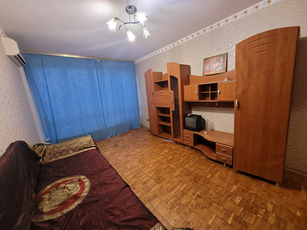 Нивки. Ружинская улица. Метро Нивки-Берестейская Киев - изображение 1