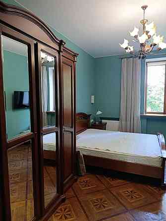 СДАМ  3-ком.  ул. Леонтовича/ М. Арнаутская  с парковкой  для  машины Одесса