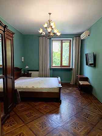 СДАМ  3-ком.  ул. Леонтовича/ М. Арнаутская  с парковкой  для  машины Одесса