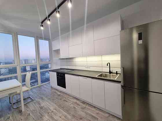 Трикімнатна квартира 80m2 ЖК Бережанський |м| Героїв Дніпра Киев