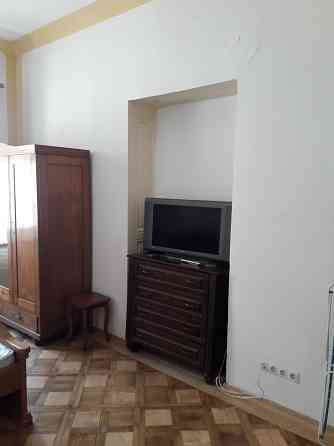 ВЛАСНИК. БЕЗ КОМІСІЇ. ЦЕНТР. 1к.квартира біля оперного.МЕБЛІ ДЕРЕВ'ЯНІ Львов