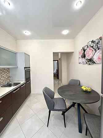 Продается 2 ком полнометражная квартира по  ул Независимой Украины Запорожье