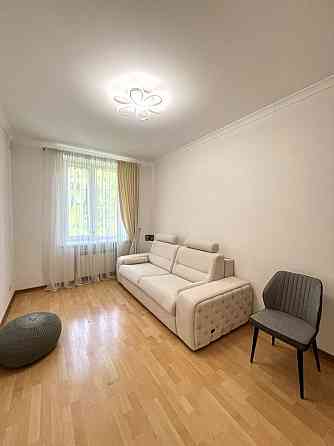 Продается 2 ком полнометражная квартира по  ул Независимой Украины Запорожье