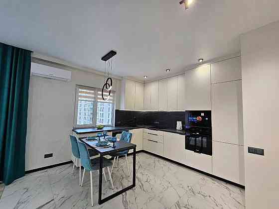 Простора двокімнатна квартира біля |м| Васильківська в ЖК Нова Англія Киев