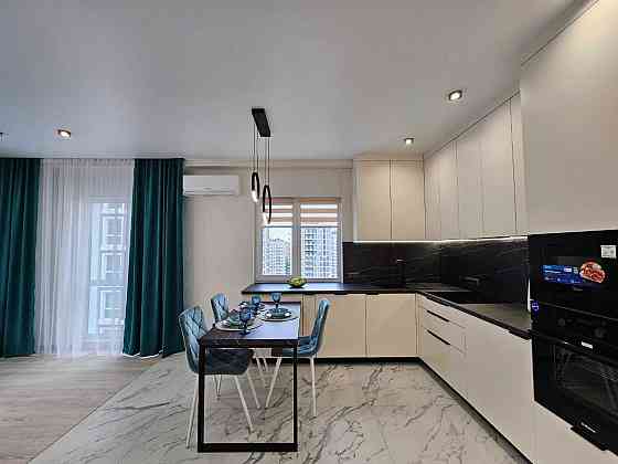 Простора двокімнатна квартира біля |м| Васильківська в ЖК Нова Англія Киев