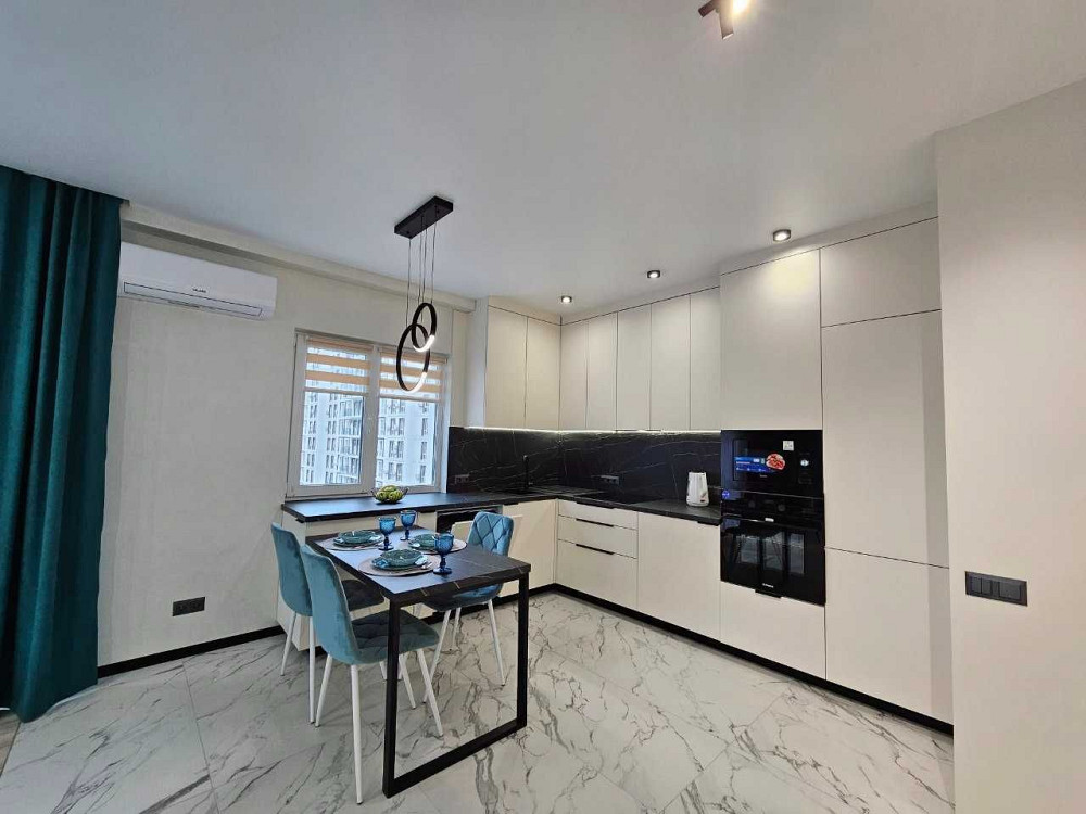 Простора двокімнатна квартира біля |м| Васильківська в ЖК Нова Англія Киев - изображение 3