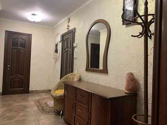 Первая аренда 2 кв. 55 м. Приречная 17-Д. Днепр. Метро 15 мин. ходьбы Київ