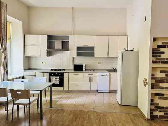 Затишна простора студія на Андріївській 9 Киев