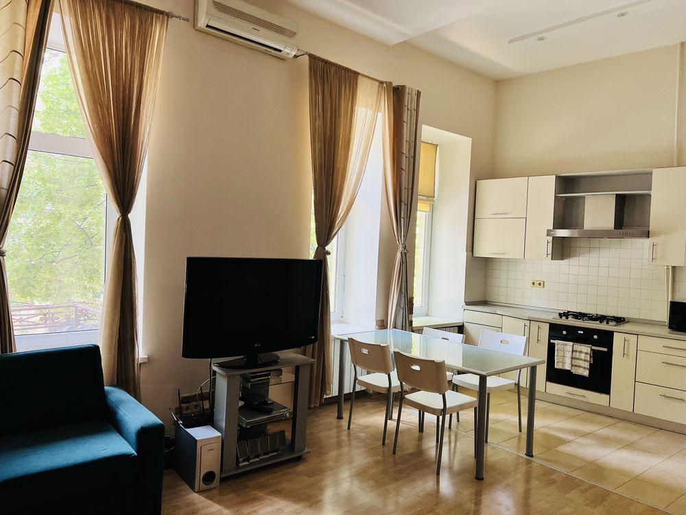 Затишна простора студія на Андріївській 9 Киев - изображение 3