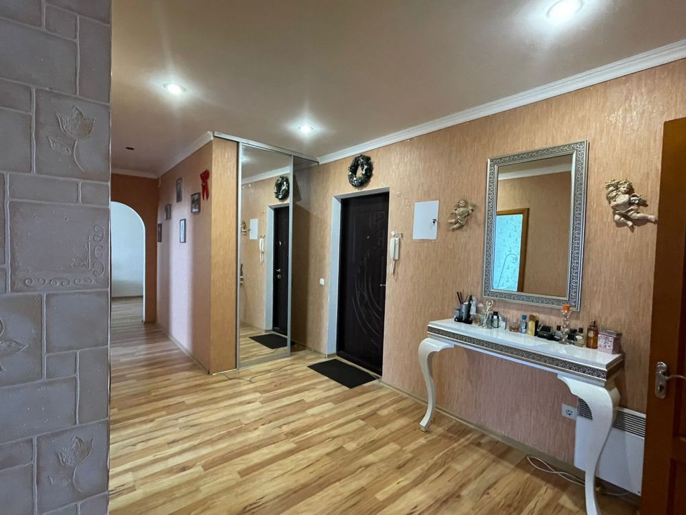 Простора квартира Конотоп, 3 кімнатна район трамвая Конотоп - изображение 1