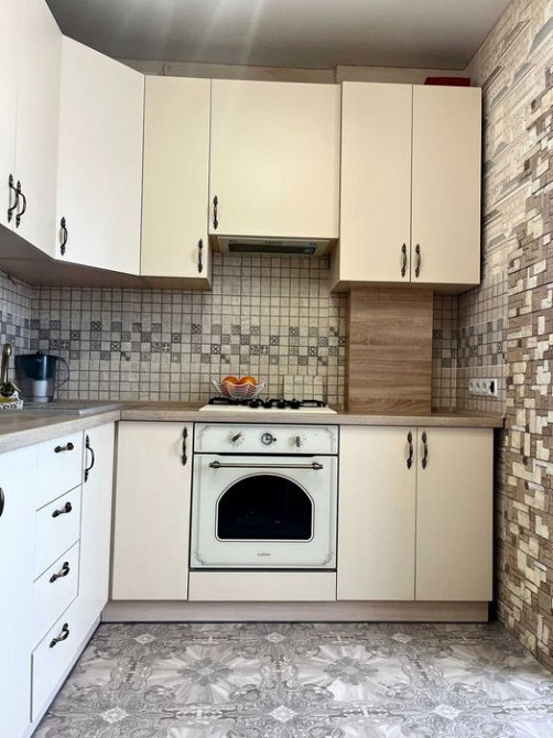 Однушка в Буче напротив парка, развитый район. Газовое отопление, ТОРГ Буча - изображение 1