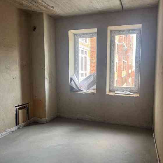 Трьошка в хорошому районі Буча