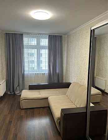 Продаю 2 Кімнатна Квартира 68 м2  Драгоманова метро Позняки Харківська Киев