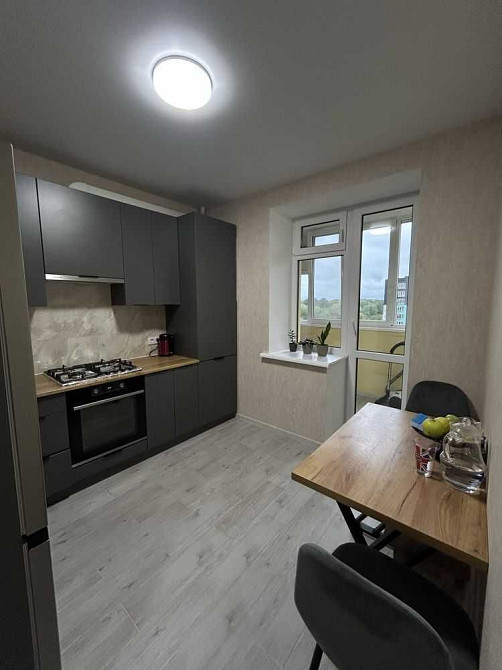 Продається 1-кімнатна квартира з ремонтом поблизу центру міста Хмельницький - зображення 1