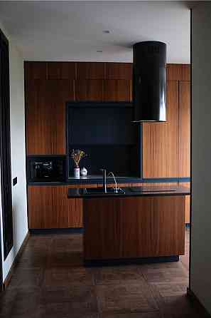 Двухрівнева квартира з панорамними вікнами на парк у Luxe House Ровно